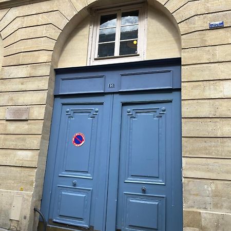 Apartmán Joli 2 Pieces Proche Marais Paříž Exteriér fotografie